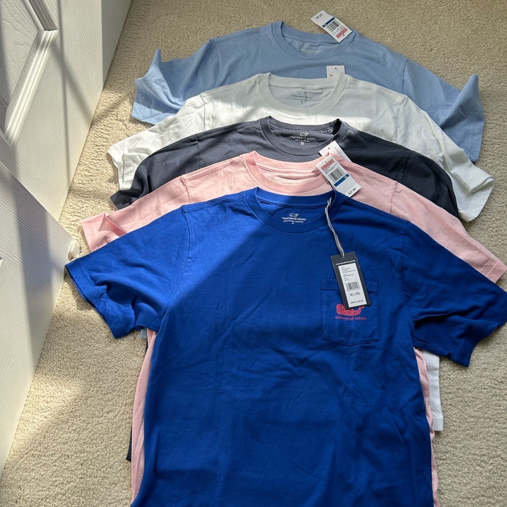 Vineyard Vines tshirts